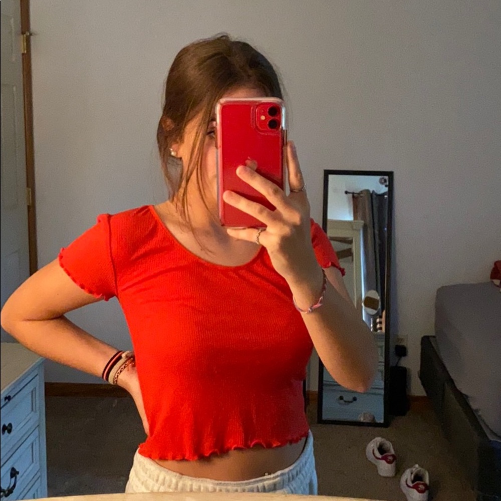 PacSun lettuce edge top